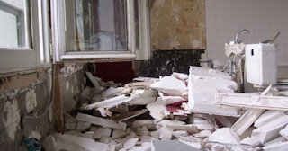 Демонтаж хрущевки в Великом Устюге - удаление старых полов и стен по выгодной цене от 1766 рублей.